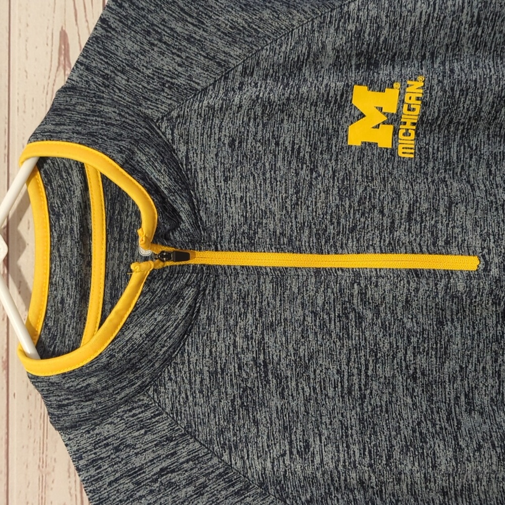 New Men's Colosseum Michigan Wolverines 1/4 Zip Front Pullover Athletic Shirt